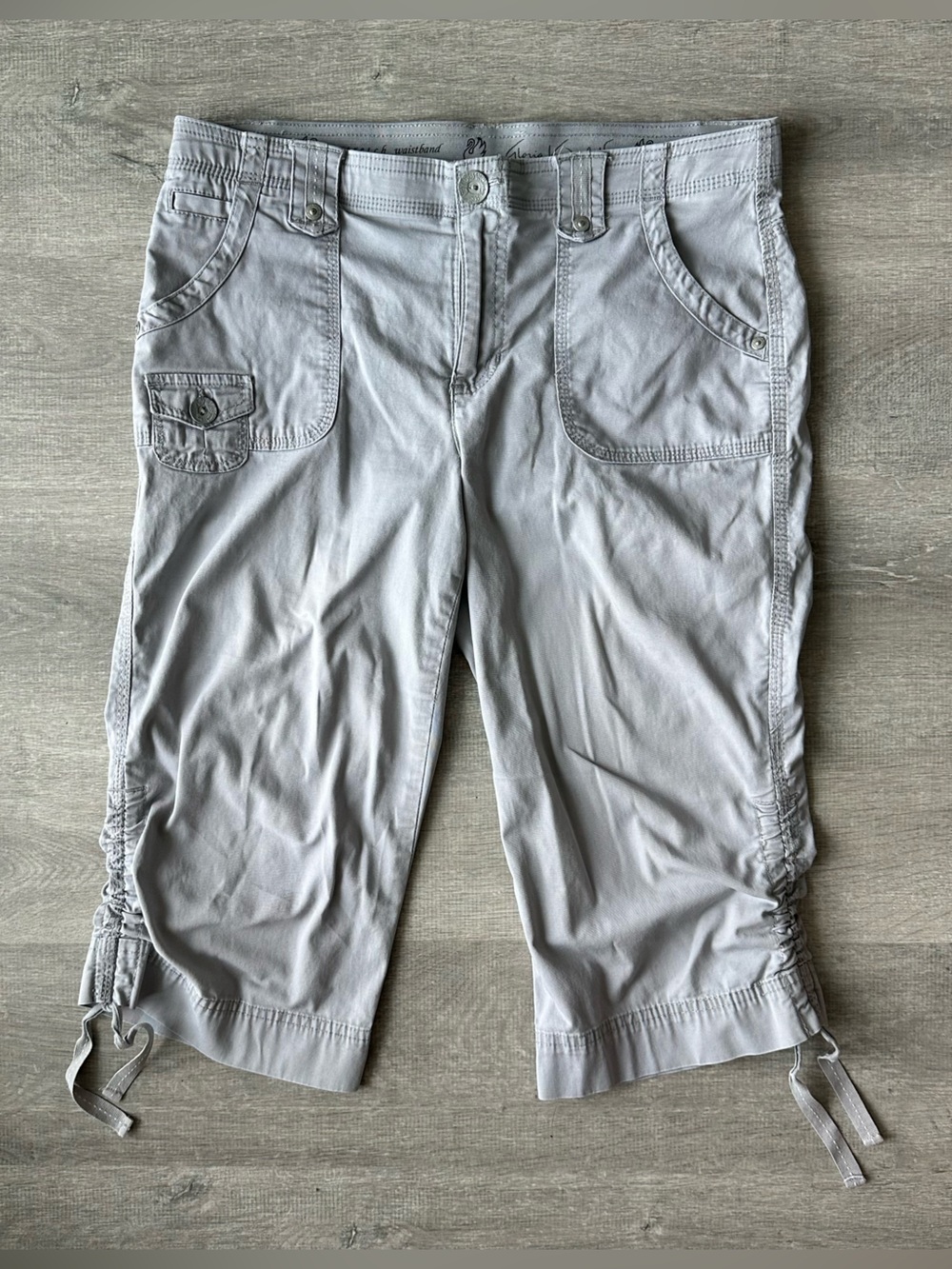 Y2K Gloria Vanderbilt Neva Capris Grey Utility Style Adjustable Tie-Cuff